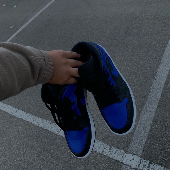 Nike Jordan 1 Mid Royal💙🖤 - Picture 3 of 6
